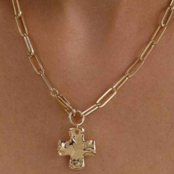 Gold Chain Necklace with Cross Pendant - Picture 4 of 4